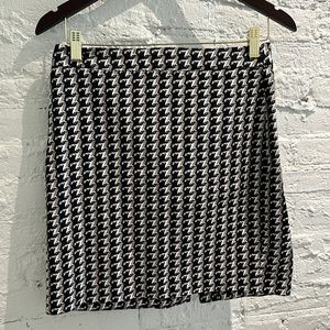 6P Banana Republic patterned work skirt. Great used condition.